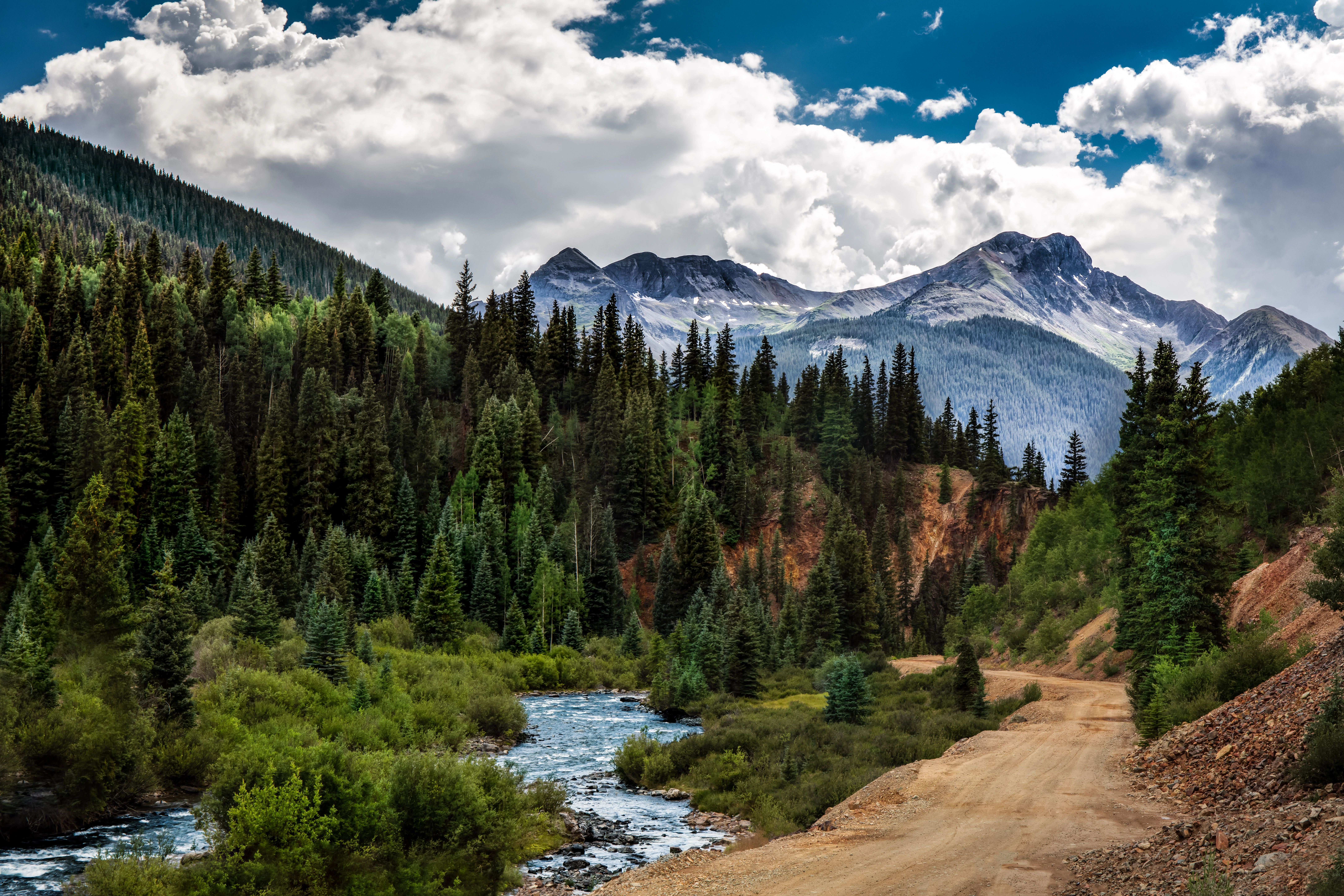How Chiropractic Care Helps Colorado Hikers Prevent Back and Knee Pain